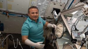 Astronot Gezeravcı, mikro yerçekiminde kurşunsuz lehimleme yaptı