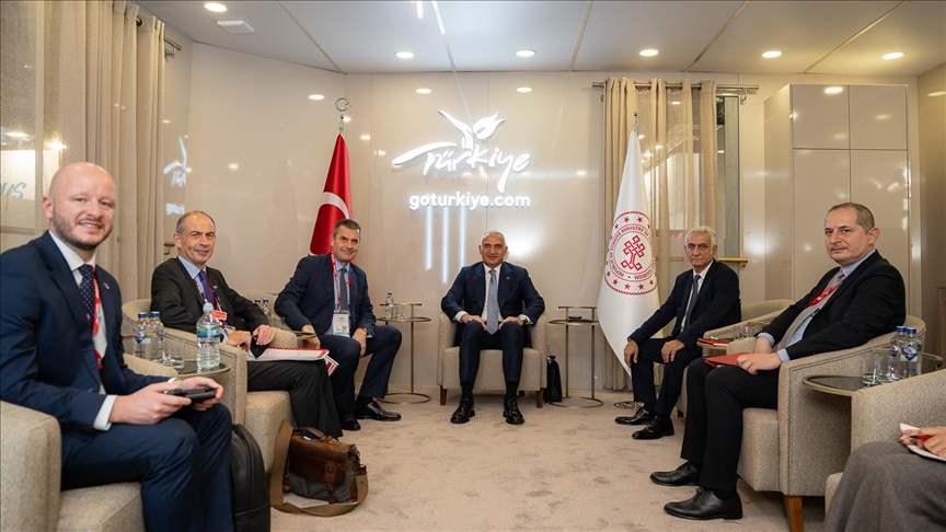Bakan Ersoy, yıl sonu 64 milyar dolarlık turizm geliri hedefine emin adımlarla ilerlediklerini belirtti