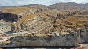 Hasankeyf'teki kazılar Asurlulardan Cumhuriyet dönemine kadar izleri ortaya çıkardı